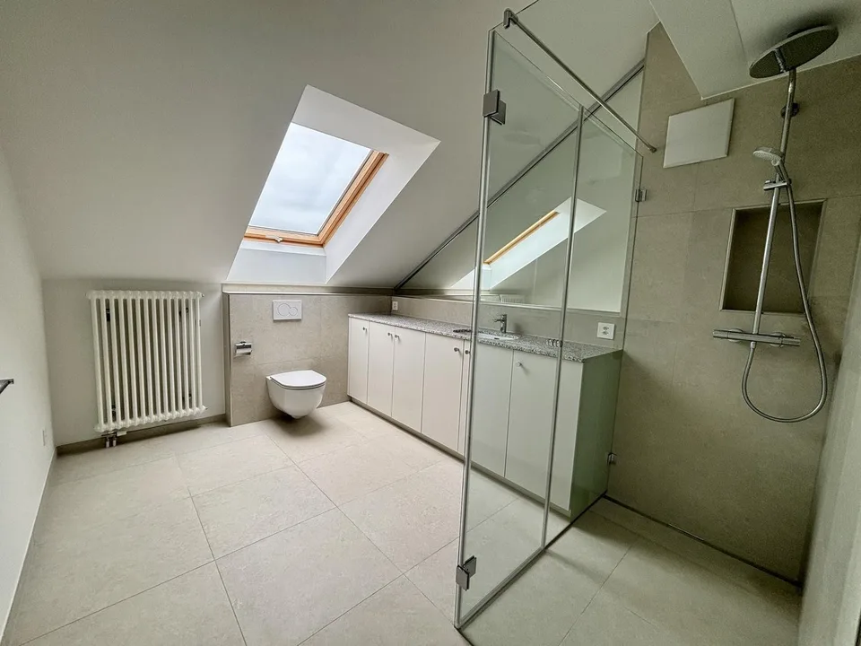 Elegante Maisonette-Dachwohnung mit Aussicht und Smart Home – Foto 7 von 13