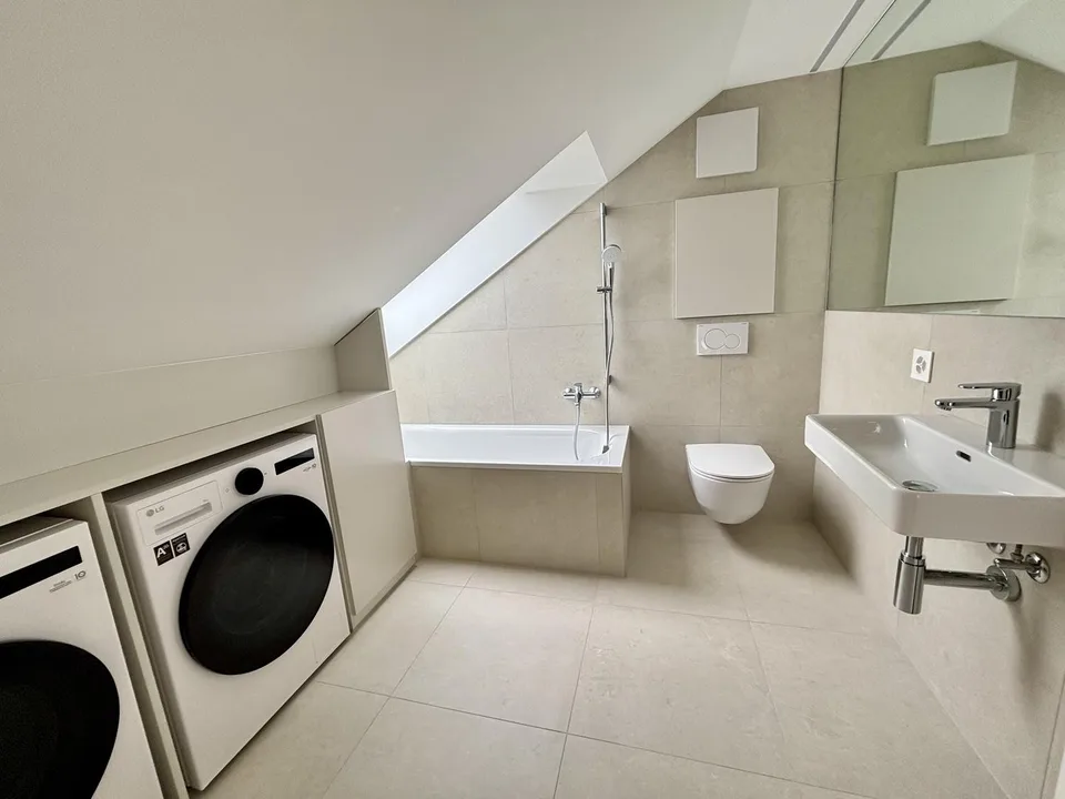 Elegante Maisonette-Dachwohnung mit Aussicht und Smart Home – Foto 12 von 13