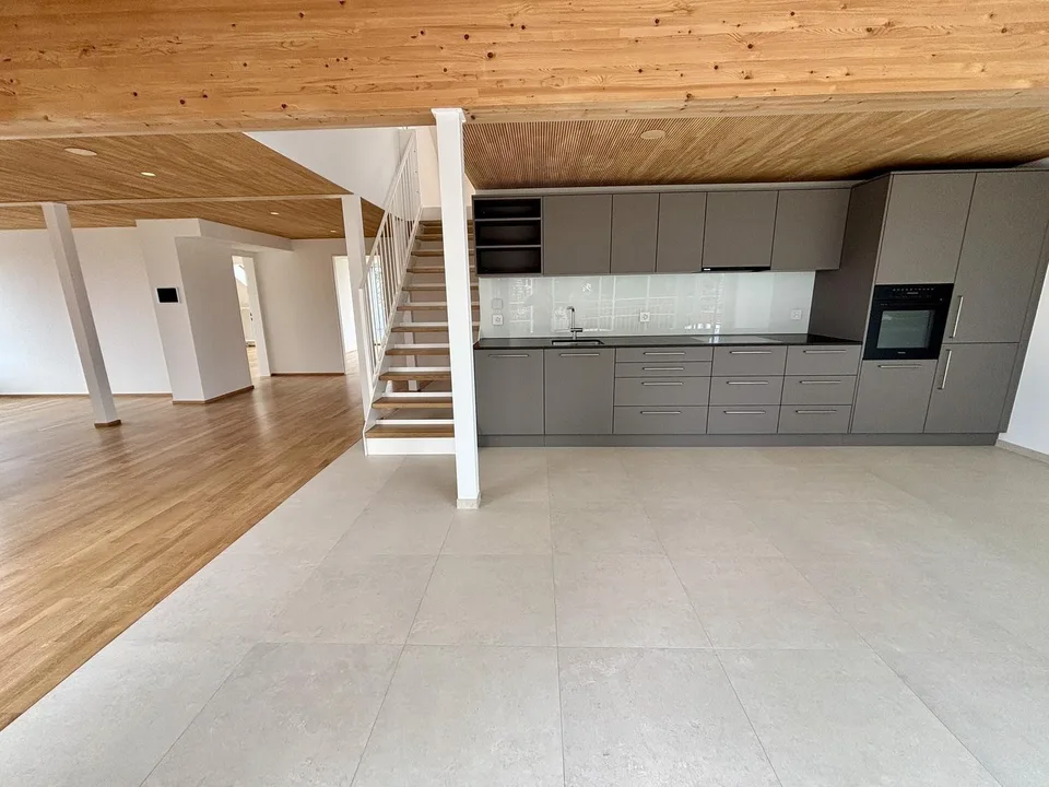 Elegante Maisonette-Dachwohnung mit Aussicht und Smart Home – Foto 9 von 13