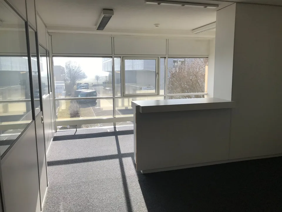 Sichtbarkeit für Ihr Unternehmen - attraktive Bürofläche in Effretikon – Foto 3 von 6