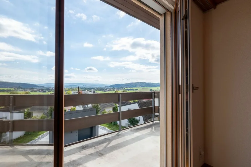 4.5 Zimmerwohnung mit Cheminée und Alpensicht – Foto 3 von 11