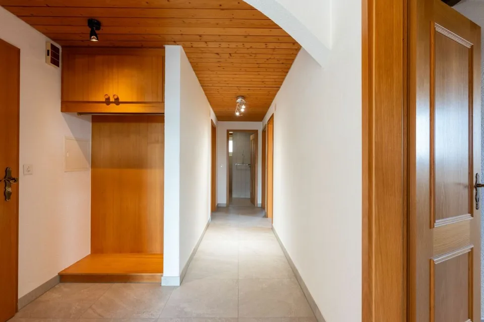 4.5 Zimmerwohnung mit Cheminée und Alpensicht – Foto 4 von 11