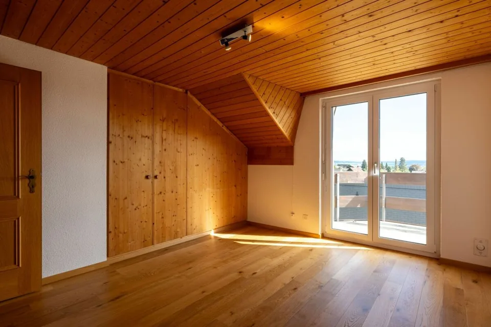 4.5 Zimmerwohnung mit Cheminée und Alpensicht – Foto 6 von 11
