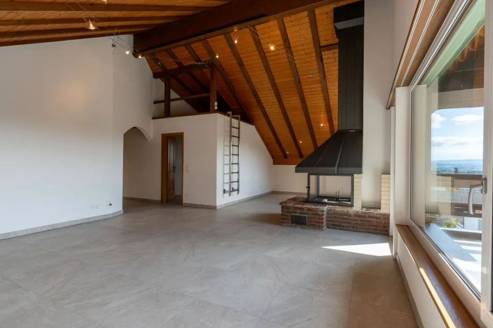 4.5 Zimmerwohnung mit Cheminée und Alpensicht – Foto 2 von 11