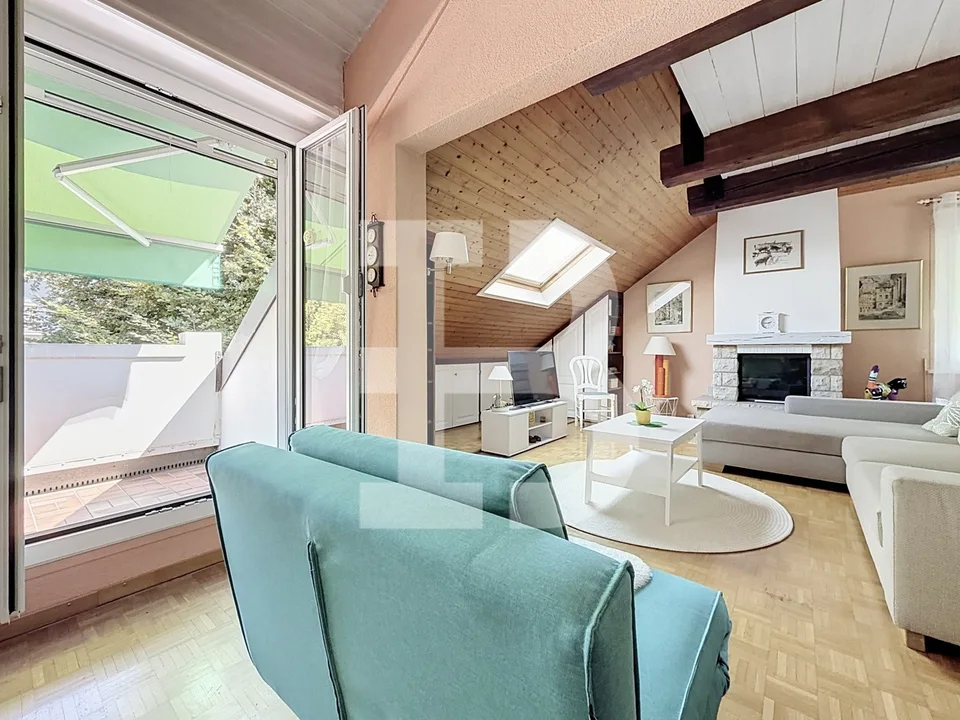 Zweigeschossige Dachwohnung mit zwei Zimmern – Foto 2 von 9