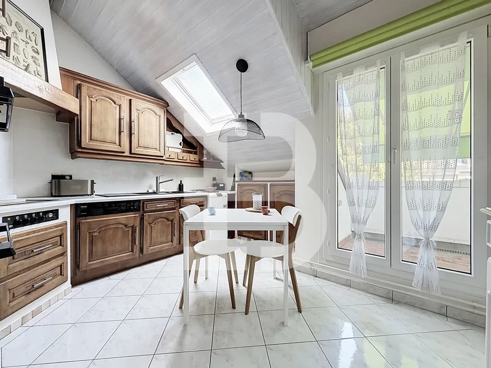 Zweigeschossige Dachwohnung mit zwei Zimmern – Foto 6 von 9