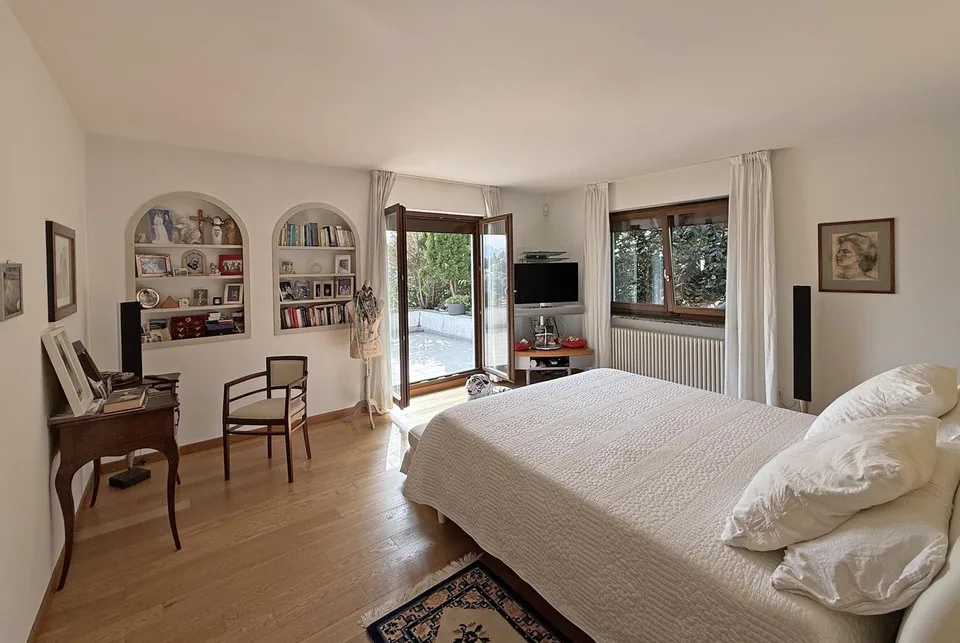 STUPENDA VILLA DI 5.5 LOCALI VISTA LAGO CON PISCINA A PURA – foto 7 di 9