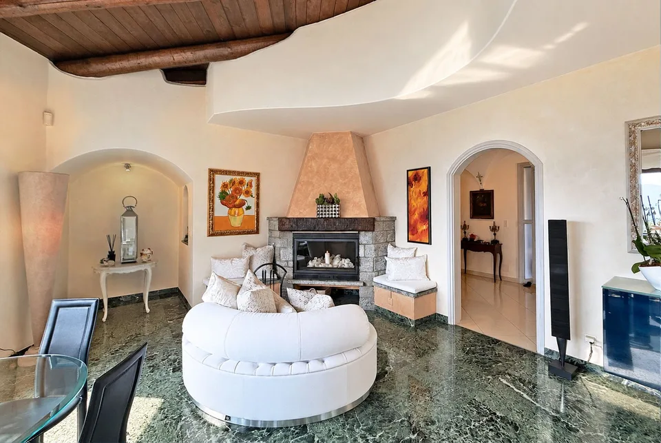 STUPENDA VILLA DI 5.5 LOCALI VISTA LAGO CON PISCINA A PURA – foto 5 di 9