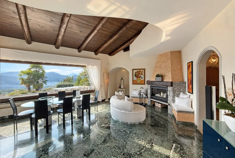 STUPENDA VILLA DI 5.5 LOCALI VISTA LAGO CON PISCINA A PURA – foto 3 di 9