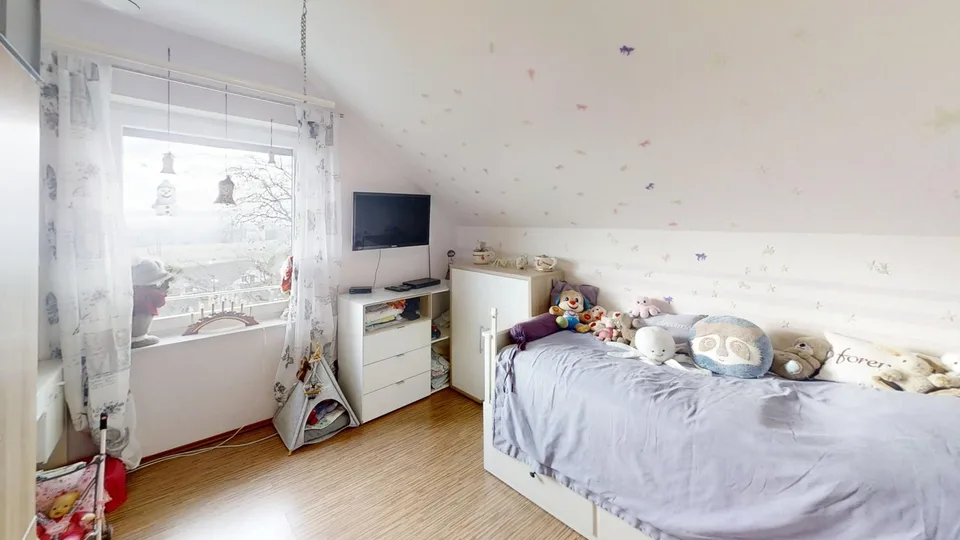 Modernes 5-Zimmer-Einfamilienhaus mit Hallenbad in Illhart – Foto 9 von 18