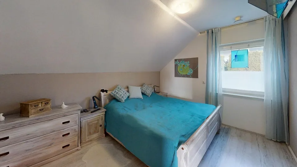 Modernes 5-Zimmer-Einfamilienhaus mit Hallenbad in Illhart – Foto 8 von 18