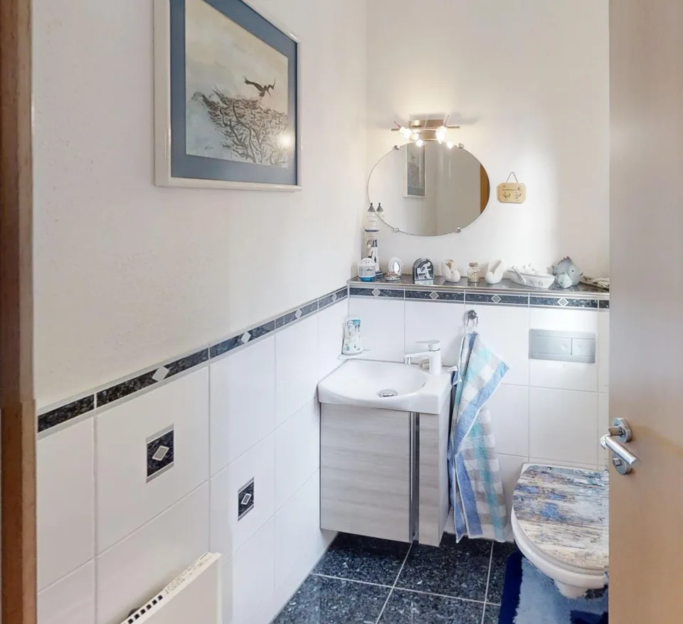 Modernes 5-Zimmer-Einfamilienhaus mit Hallenbad in Illhart – Foto 13 von 18