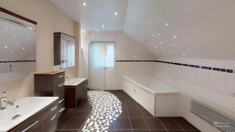Modernes 5-Zimmer-Einfamilienhaus mit Hallenbad in Illhart – Foto 12 von 18