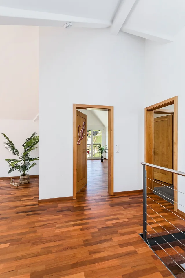 Appartement-maisonnette en attique de 5,5 pièces avec une vue panoramique sur les montagnes – photo 23 sur 30