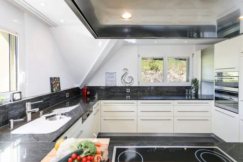Appartement-maisonnette en attique de 5,5 pièces avec une vue panoramique sur les montagnes – photo 15 sur 30