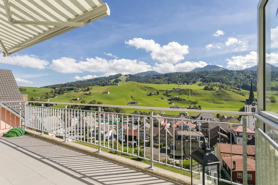 Appartement-maisonnette en attique de 5,5 pièces avec une vue panoramique sur les montagnes – photo 21 sur 30