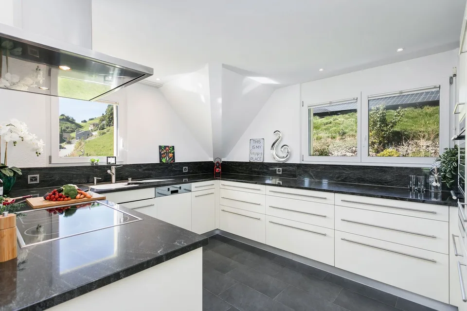 Appartement-maisonnette en attique de 5,5 pièces avec une vue panoramique sur les montagnes – photo 14 sur 30