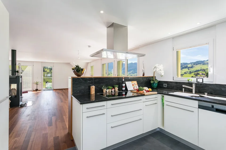 Appartement-maisonnette en attique de 5,5 pièces avec une vue panoramique sur les montagnes – photo 16 sur 30