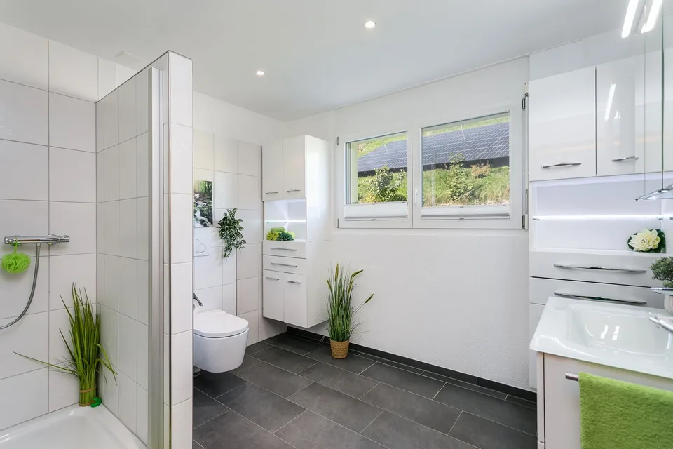 Appartement-maisonnette en attique de 5,5 pièces avec une vue panoramique sur les montagnes – photo 11 sur 30