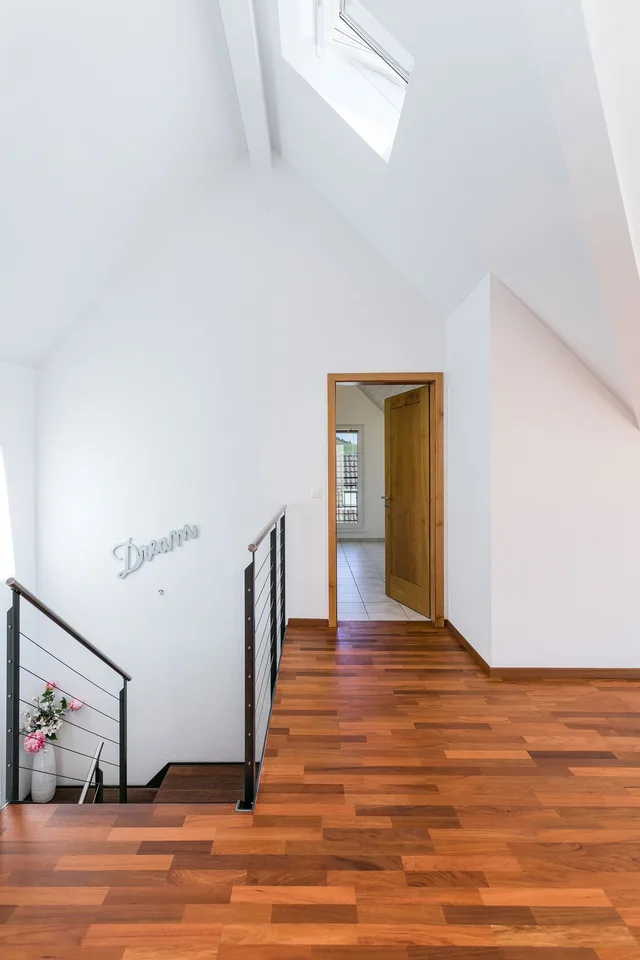 Appartement-maisonnette en attique de 5,5 pièces avec une vue panoramique sur les montagnes – photo 28 sur 30