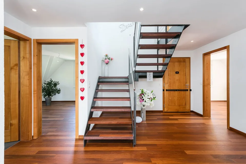 Appartement-maisonnette en attique de 5,5 pièces avec une vue panoramique sur les montagnes – photo 22 sur 30