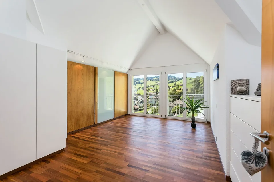Appartement-maisonnette en attique de 5,5 pièces avec une vue panoramique sur les montagnes – photo 24 sur 30