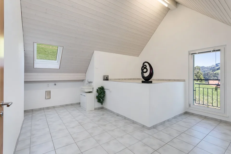 Appartement-maisonnette en attique de 5,5 pièces avec une vue panoramique sur les montagnes – photo 29 sur 30