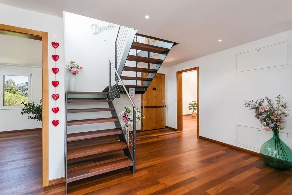 Appartement-maisonnette en attique de 5,5 pièces avec une vue panoramique sur les montagnes – photo 8 sur 30