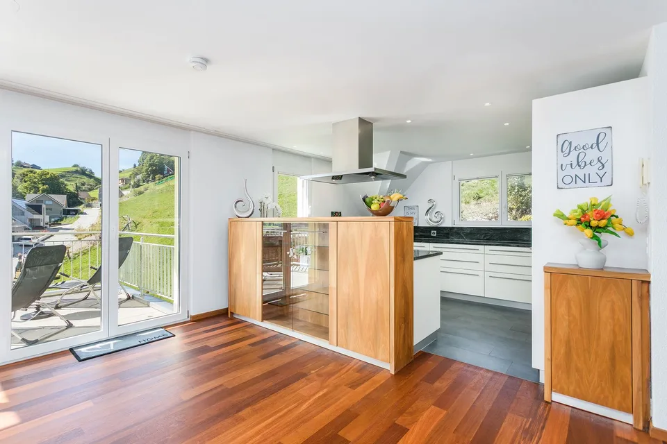 Appartement-maisonnette en attique de 5,5 pièces avec une vue panoramique sur les montagnes – photo 13 sur 30