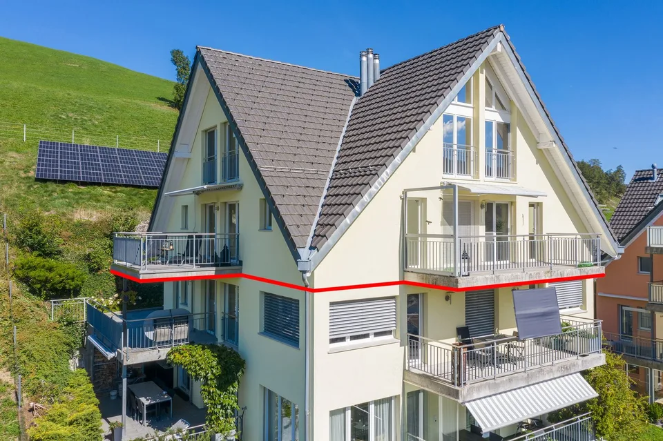 Appartement-maisonnette en attique de 5,5 pièces avec une vue panoramique sur les montagnes – photo 2 sur 30