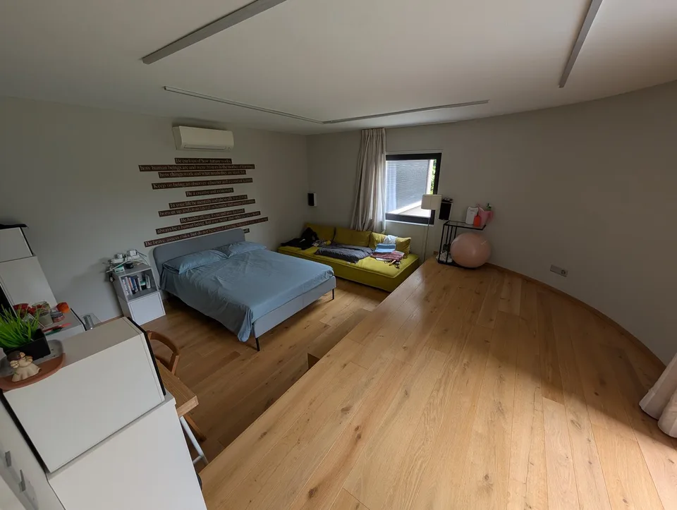 Zimmer in eleganter Villa zur Miete – strategische Lage und inklusive Dienstleistungen – Foto 3 von 8