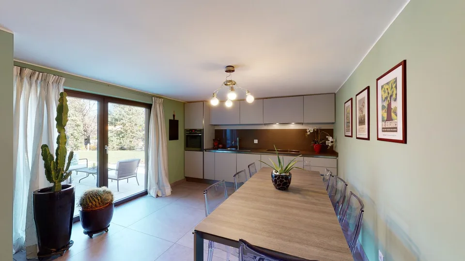Zimmer in eleganter Villa zur Miete – strategische Lage und inklusive Dienstleistungen – Foto 5 von 8
