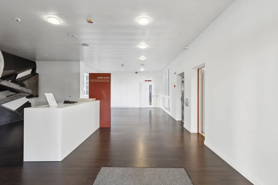 Zentrale, neu ausgebaute Büroflächen erwarten Sie! – Foto 4 von 6