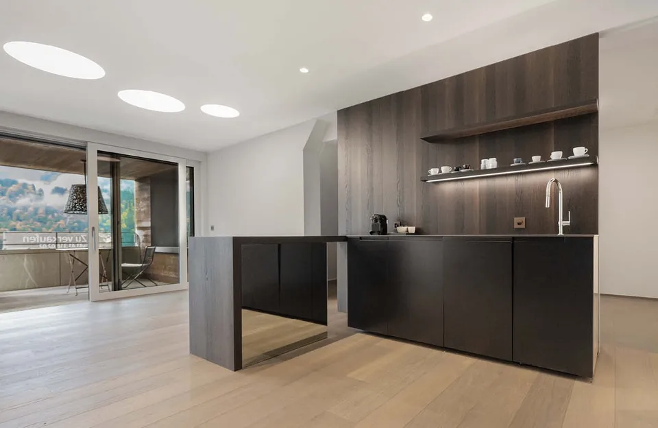 Appartement de maisonnette luxueux de 3,5 pièces dans un emplacement idéal sur une colline – photo 6 sur 13