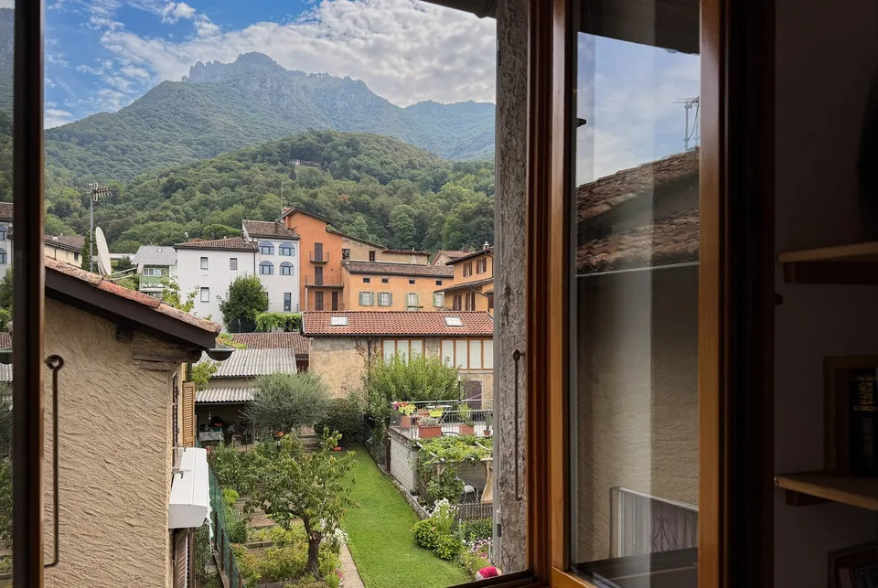 SPAZIOSA E CARATTERISTICA CASA DI NUCLEO 6.5 LOCALI A CADRO – foto 7 di 13