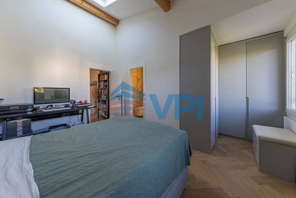 Duplex en attique magnifiquement rénové – Foto 9 von 13