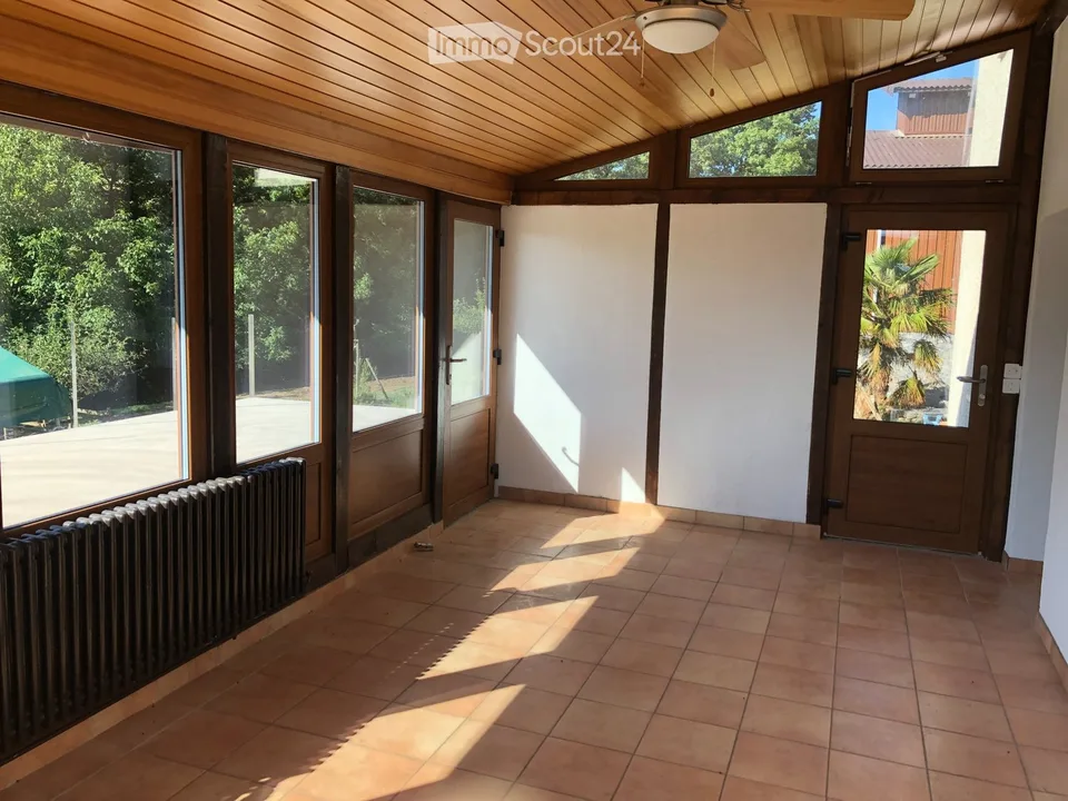 Große Wohnung mit 6.5 Zimmern in idyllischer Umgebung – Foto 4 von 5