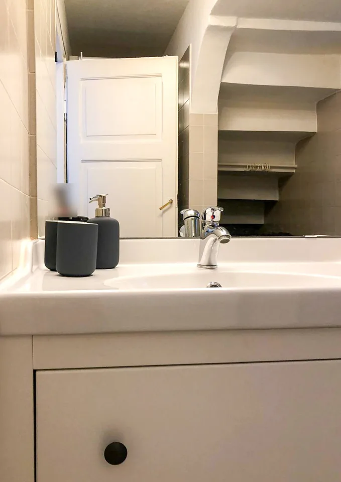 MONOLOCALE MIT INNENHOF IM PRESTIGEVOLLEN PALAZZO TORRIANI – Foto 6 von 10