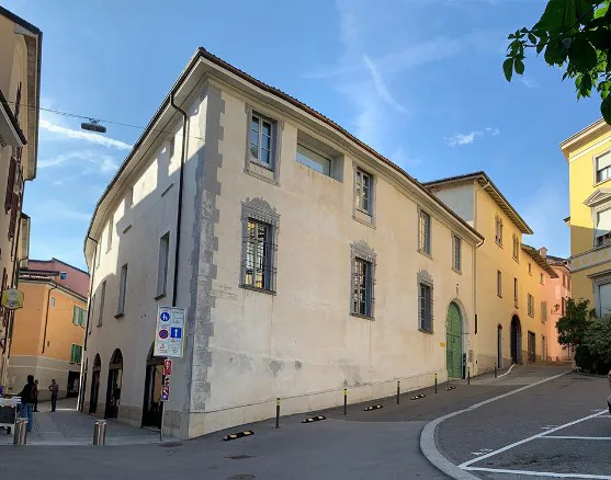 MONOLOCALE MIT INNENHOF IM PRESTIGEVOLLEN PALAZZO TORRIANI – Foto 10 von 10