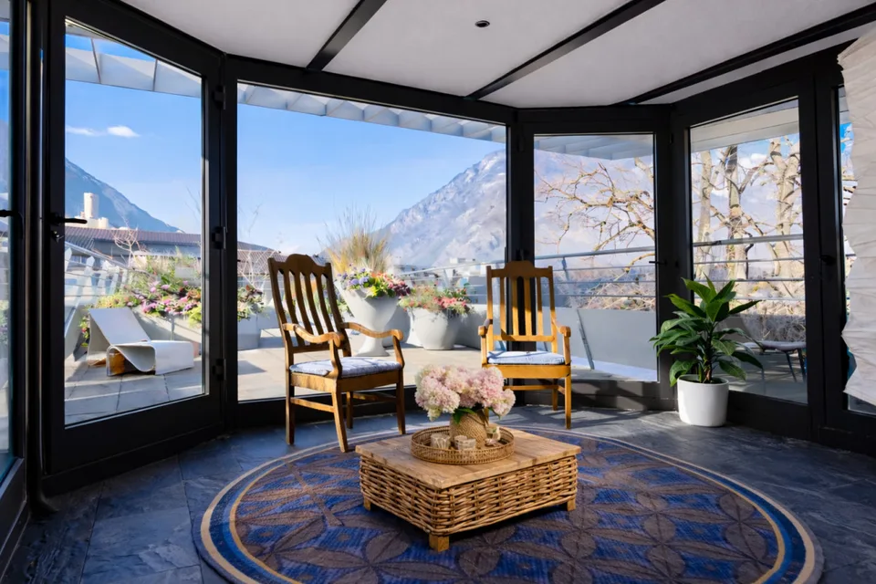 Attika der Superlative mit 3,5 Zimmern und Panoramaterrasse mit Garage – Foto 3 von 12