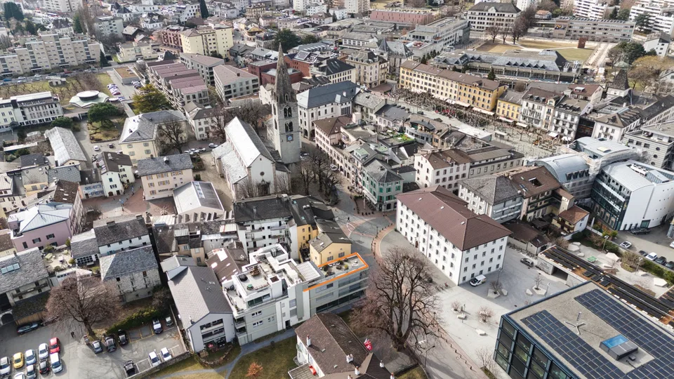 Attika der Superlative mit 3,5 Zimmern und Panoramaterrasse mit Garage – Foto 11 von 12