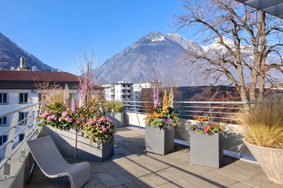 Attika der Superlative mit 3,5 Zimmern und Panoramaterrasse mit Garage – Foto 2 von 12