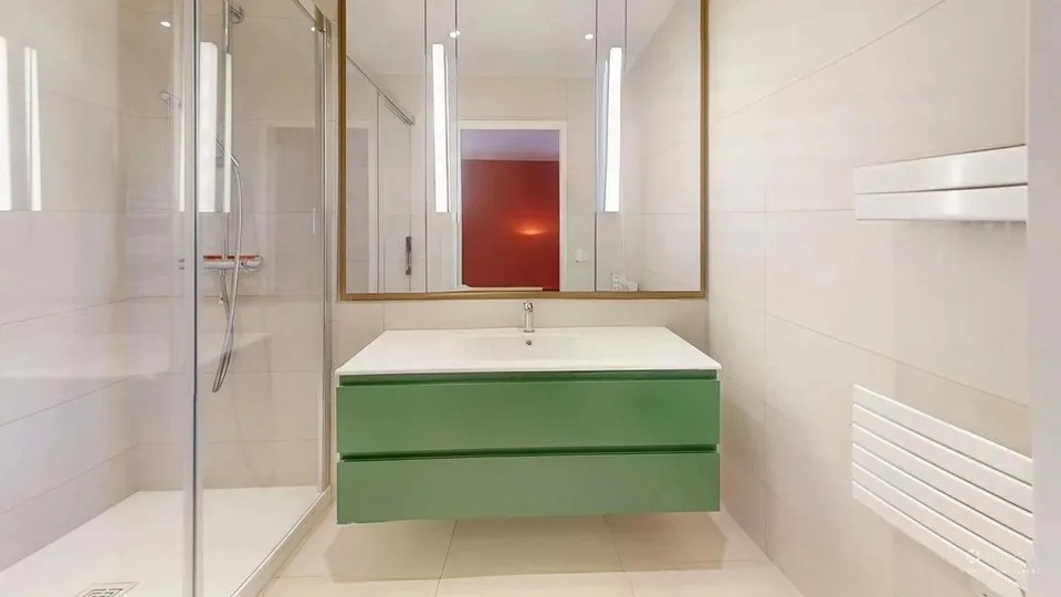 Schönes Dachgeschoß-Duplexapartment mit Möbeln ? Unverbaubare Aussicht auf den Salève und die Berge – Foto 9 von 13