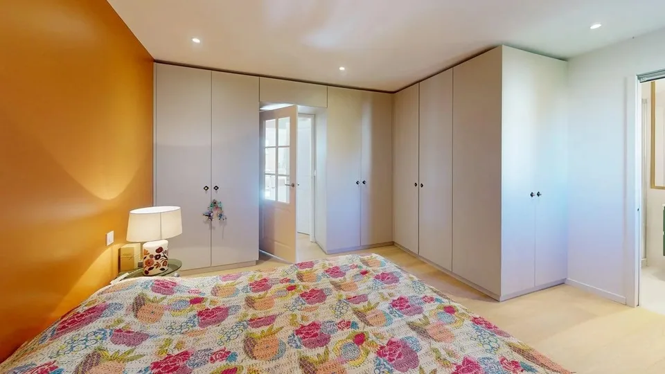 Schönes Dachgeschoß-Duplexapartment mit Möbeln ? Unverbaubare Aussicht auf den Salève und die Berge – Foto 10 von 13