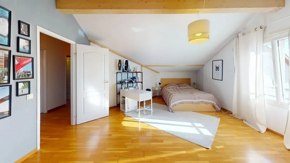 Schönes Dachgeschoß-Duplexapartment mit Möbeln ? Unverbaubare Aussicht auf den Salève und die Berge – Foto 11 von 13
