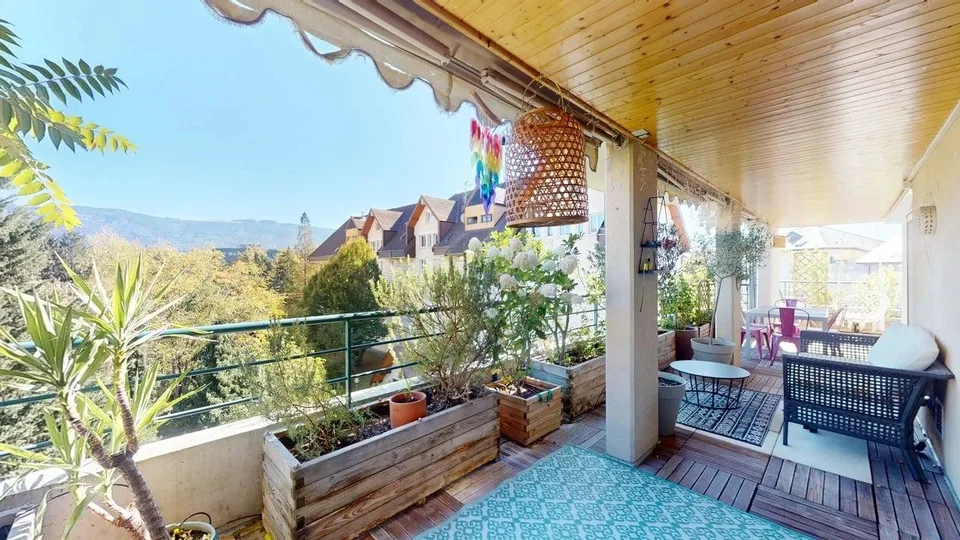 Schönes Dachgeschoß-Duplexapartment mit Möbeln ? Unverbaubare Aussicht auf den Salève und die Berge – Foto 6 von 13