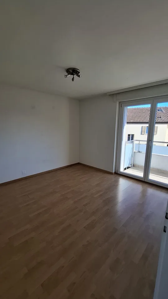 Geräumige 4.5-Zimmer-Wohnung mit Balkon ? Ruhige Umgebung – Foto 4 von 8