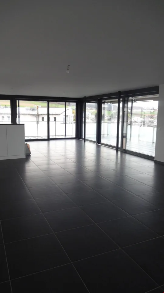 Exklusive Wohnung mit grosser Terrasse an zentraler Lage – Foto 4 von 16