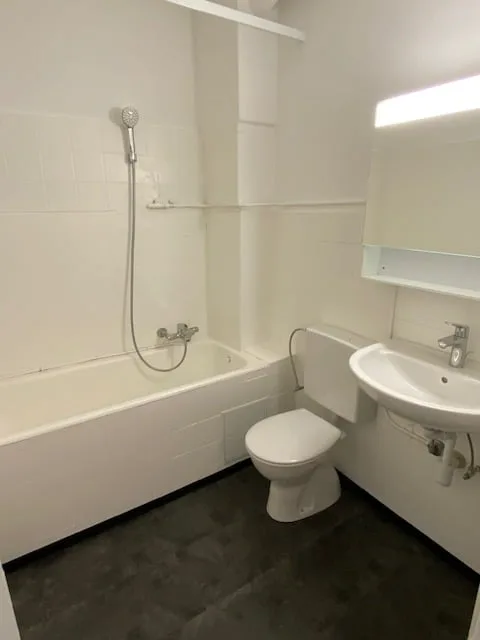 Chambre meublée calme et lumineuse à La Chaux-de-Fonds – photo 11 sur 13