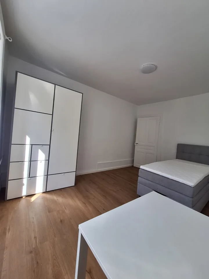 Chambre meublée calme et lumineuse à La Chaux-de-Fonds – photo 9 sur 13